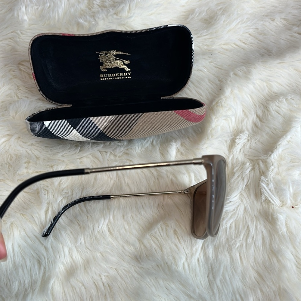 Authentic Burberry Sunglasses - Picture 4 of 14